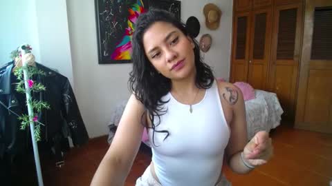 Snapshot of thaliacooper chatting on 12.12.24 online show from 12.12.24