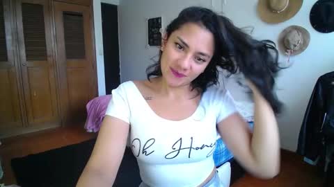 Snapshot of thaliacooper chatting on 01.29.25 online show from 01.29.25