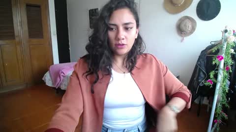 Snapshot of thaliacooper chatting on 02.10.25 online show from 02.10.25