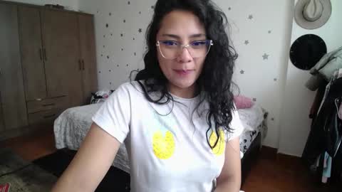 Snapshot of thaliacooper chatting on 11.13.25 online show from 11.13.25