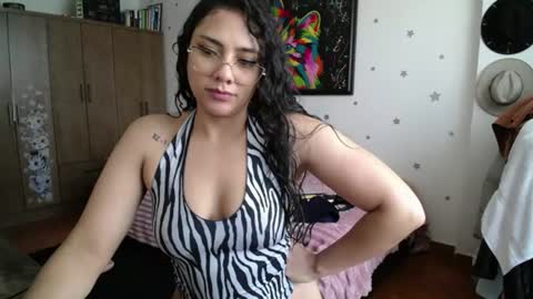 Snapshot of thaliacooper chatting on 06.28.26 online show from 06.28.26