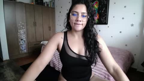 Snapshot of thaliacooper chatting on 07.18.26 online show from 07.18.26