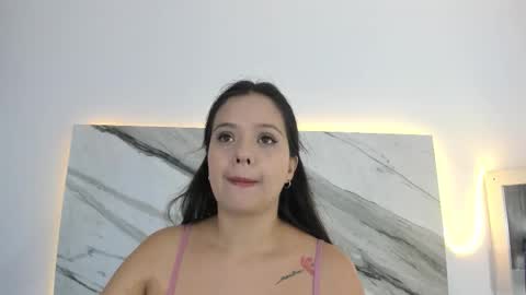 Snapshot of thamiina chatting on 09.28.25 Thamy online show from 09.28.25