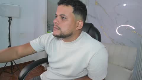 Snapshot of that_temptation chatting on 02.02.25 that_temptation online show from 02.02.25