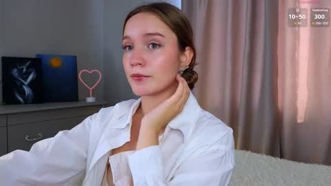 Snapshot of thatonerabbit chatting on 09.27.25 Alice online show from 09.27.25