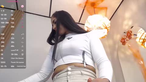 Snapshot of thayssa_ross chatting on 10.14.25 THAYSSA ROSS online show from 10.14.25