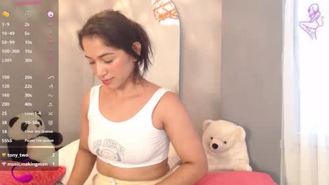 Snapshot of thayssa_ross chatting on 11.06.25 THAYSSA ROSS online show from 11.06.25