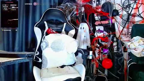 Snapshot of the_dog_lian chatting on 10.22.25 the dog lian online show from 10.22.25