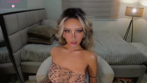 Snapshot of the_enchantressxx chatting on 11.12.25 nabi butterfly online show from 11.12.25