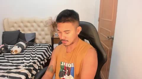 Snapshot of the_killian_jones chatting on 03.11.26 ken online show from 03.11.26