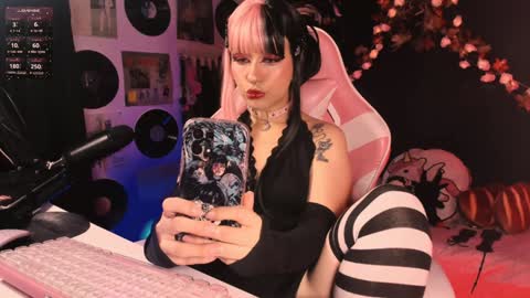 ...  ... online show from 12.10.24