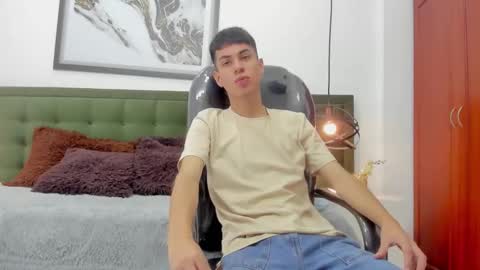 Snapshot of the_mark_king chatting on 02.05.26 T H E M A R K K I N G online show from 02.05.26