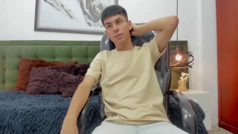 Snapshot of the_mark_king chatting on 02.22.26 T H E M A R K K I N G online show from 02.22.26