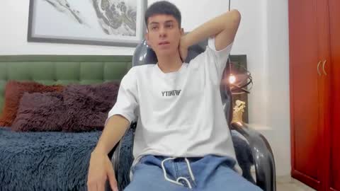 Snapshot of the_mark_king chatting on 02.25.26 T H E M A R K K I N G online show from 02.25.26