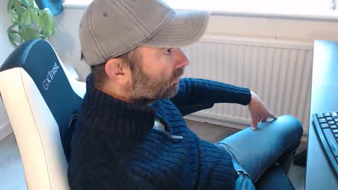 Snapshot of the_sensual_masturwait chatting on 10.11.25 the_sensual_masturwait online show from 10.11.25