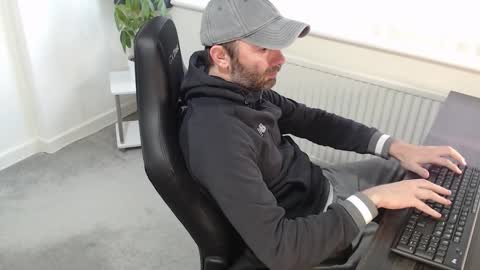 Snapshot of the_sensual_masturwait chatting on 10.25.25 the_sensual_masturwait online show from 10.25.25