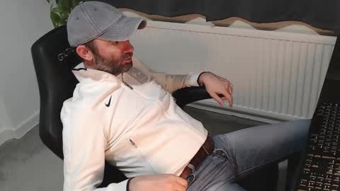 Snapshot of the_sensual_masturwait chatting on 10.29.25 the_sensual_masturwait online show from 10.29.25