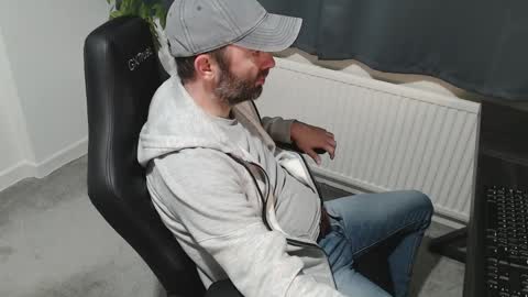 Snapshot of the_sensual_masturwait chatting on 10.31.25 the_sensual_masturwait online show from 10.31.25