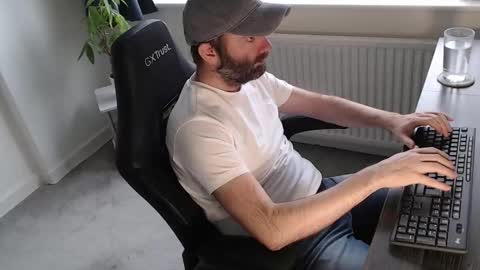 Snapshot of the_sensual_masturwait chatting on 11.19.25 the_sensual_masturwait online show from 11.19.25