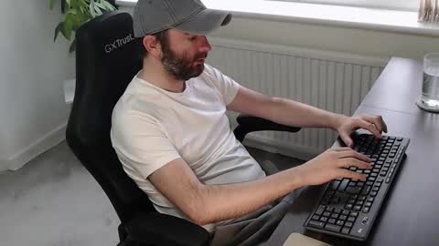 Snapshot of the_sensual_masturwait chatting on 11.22.25 the_sensual_masturwait online show from 11.22.25