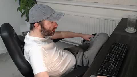 Snapshot of the_sensual_masturwait chatting on 11.24.25 the_sensual_masturwait online show from 11.24.25