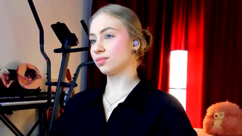 Ally    STREAMING ON TWITCH NOW Check my Twitter for updates online show from 10.16.25