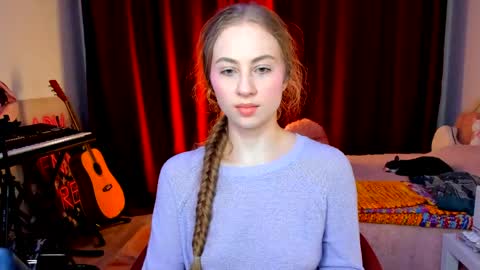 Ally    STREAMING ON TWITCH NOW Check my Twitter for updates online show from 05.04.26