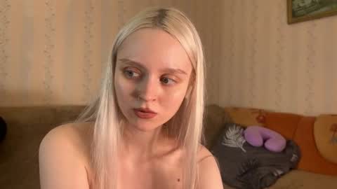 Snapshot of thealiceland chatting on 04.06.26 Alice online show from 04.06.26