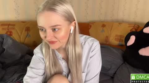 Snapshot of thealiceland chatting on 06.29.26 Alice online show from 06.29.26