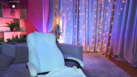 Snapshot of thebbylu chatting on 12.19.25 Lucy online show from 12.19.25