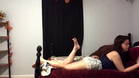 Snapshot of thebellablaze chatting on 10.07.25 thebellablaze online show from 10.07.25