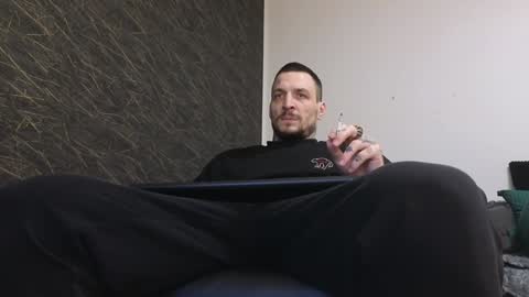 Snapshot of thebestmuscles chatting on 01.08.25 John online show from 01.08.25