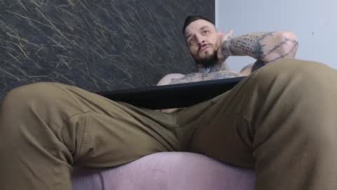 Snapshot of thebestmuscles chatting on 01.19.25 John online show from 01.19.25