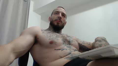 Snapshot of thebestmuscles chatting on 11.27.25 John online show from 11.27.25