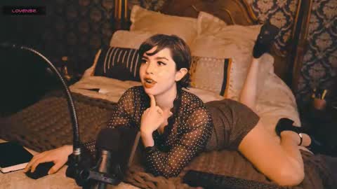 Joan online show from 10.05.25