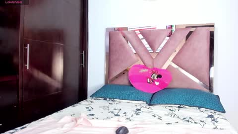 TheChicaNextDoor  online show from 04.08.26