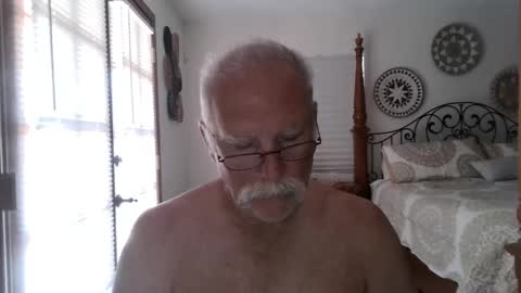 Snapshot of thecooltool_1 chatting on 05.17.26 thecooltool_1 online show from 05.17.26