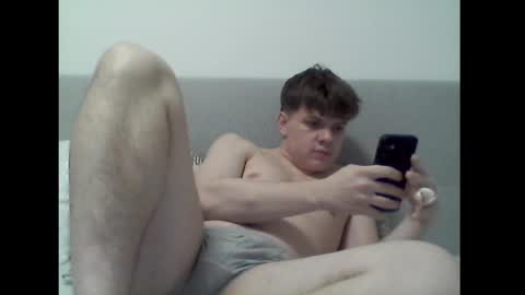 Snapshot of thecuteguy144949 chatting on 02.28.25 thecuteguy144949 online show from 02.28.25