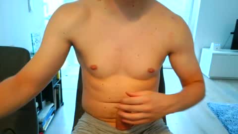 Snapshot of thecuteguy144949 chatting on 07.17.26 thecuteguy144949 online show from 07.17.26