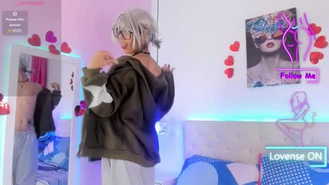 Snapshot of thedoll_ethan chatting on 10.15.25 ethan online show from 10.15.25