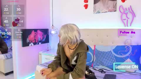 Snapshot of thedoll_ethan chatting on 10.16.25 ethan online show from 10.16.25