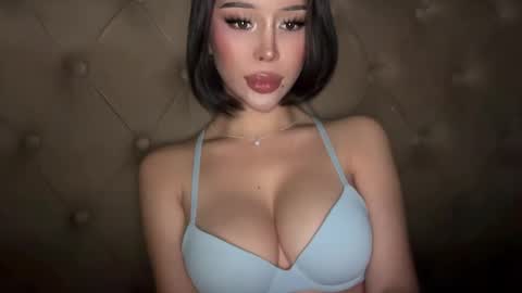 Elle  dont forget to folloW me and thumbs up online show from 03.03.26