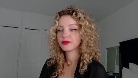 Lily Marie online show from 11.06.25