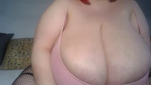 Snapshot of thekinkyangel chatting on 12.31.24 Kinky Angel online show from 12.31.24