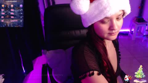 Snapshot of thelittlecherry_ chatting on 12.19.24 thelittlecherry_ online show from 12.19.24