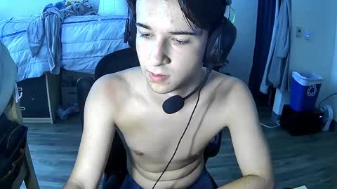 Snapshot of thelonglouie chatting on 09.21.25 Louie online show from 09.21.25