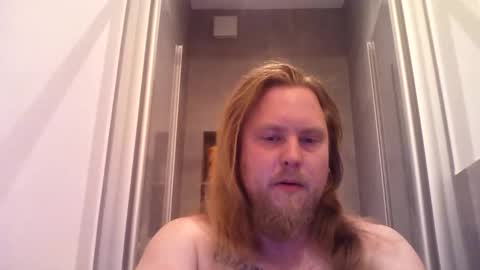 Snapshot of thenewdude1992 chatting on 10.21.25 thenewdude1992 online show from 10.21.25