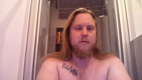 Snapshot of thenewdude1992 chatting on 11.03.25 thenewdude1992 online show from 11.03.25