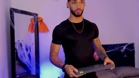 Snapshot of theo_sky1 chatting on 10.30.25 Theo Sky online show from 10.30.25