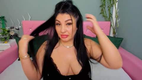 Snapshot of theonerosegoddes chatting on 11.10.25 theonerosegoddes online show from 11.10.25